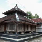 Misteri Benda Kuno Di Masjid Tiban Bekas Peninggalan Sunan Kalijaga.png