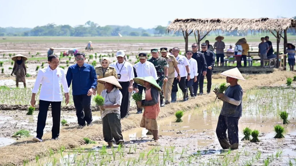 Jokowi Memberikan Bantuan Pompa Air Di Jawa Tengah Demi Jaga Ketahanan Pangan