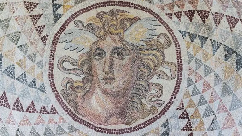 Penemuan Arkeologi Terbaru: Mosaik Medusa dan Wajah Turuñuelo