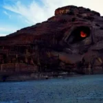Misteri Gunung Berbentuk Kepala Naga yang Memancarkan Cahaya Merah