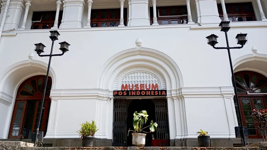 Menelusuri Sejarah Museum Pos Indonesia di Kota Kembang